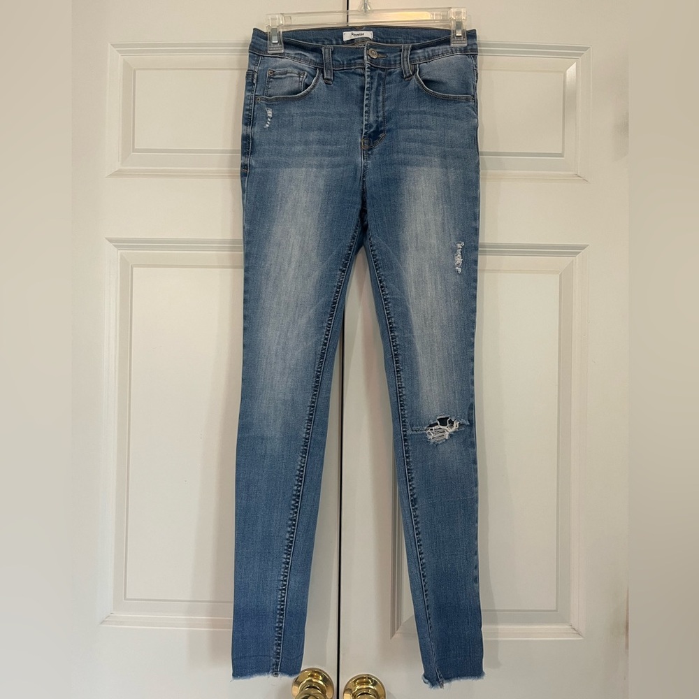 Kensie Jeans Distressed Medium Wash Skinny Jeans, Size 4/27